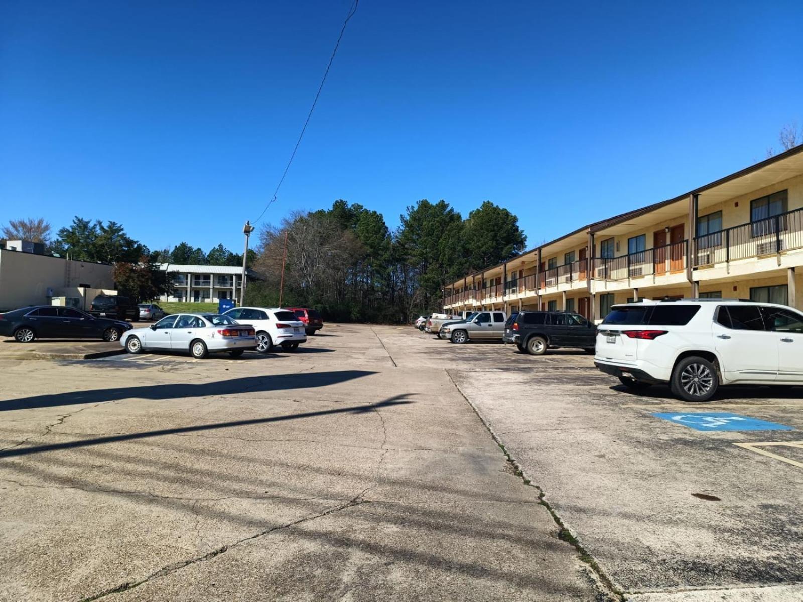 Executive Inn By Oyo Kilgore North Exterior photo